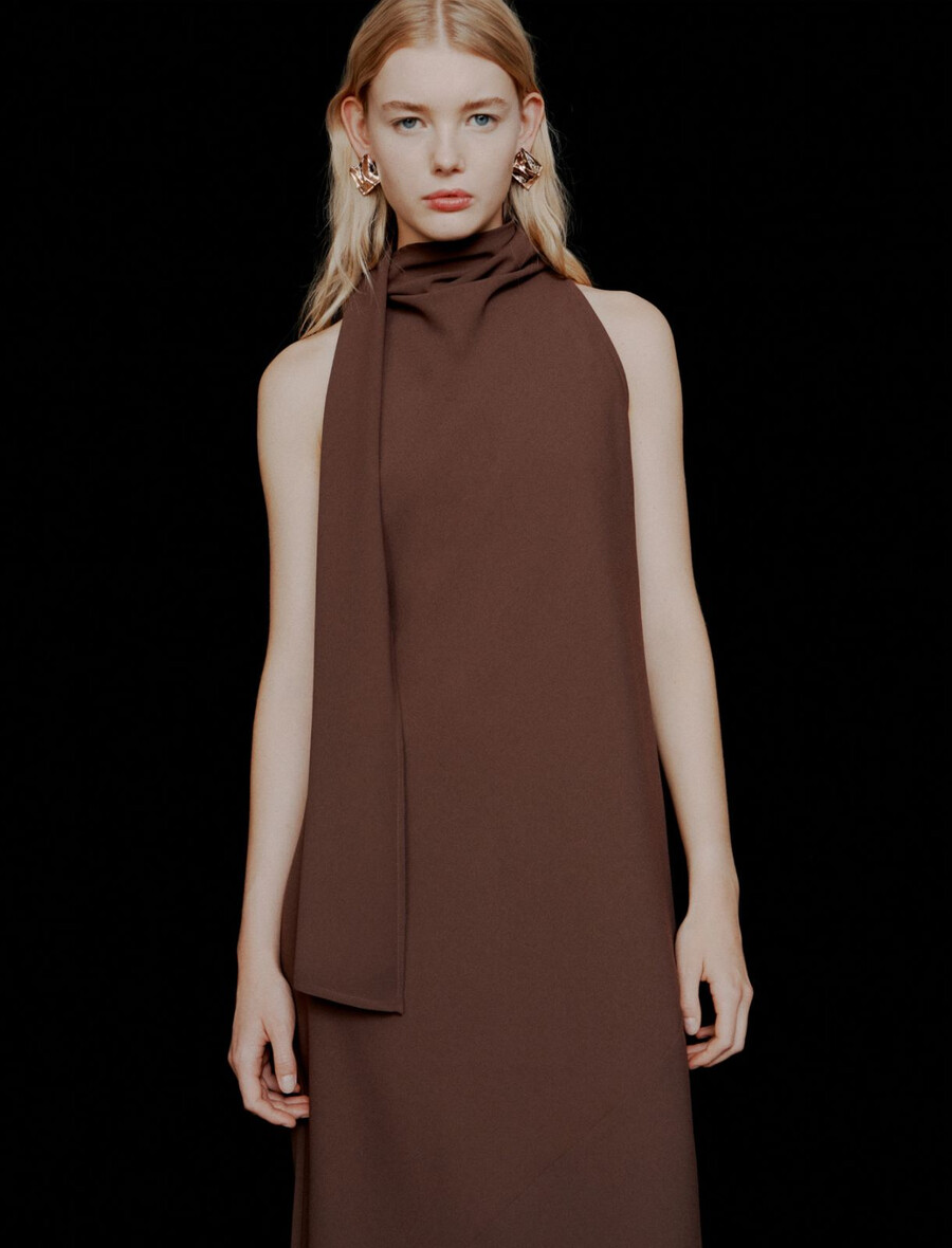 envers vadlång satinklänning - brun