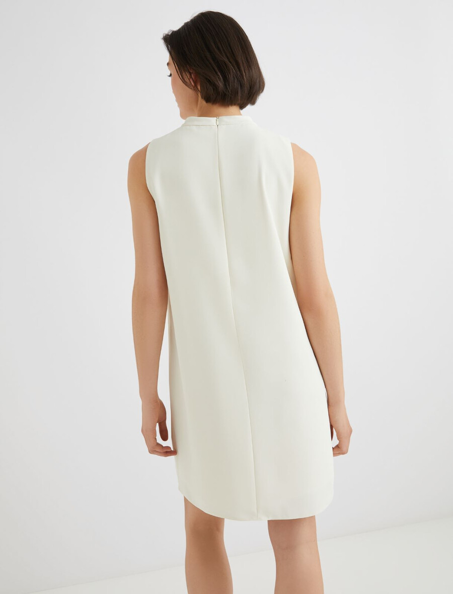Ärmlös klänning i crepe envers satin - wool wit