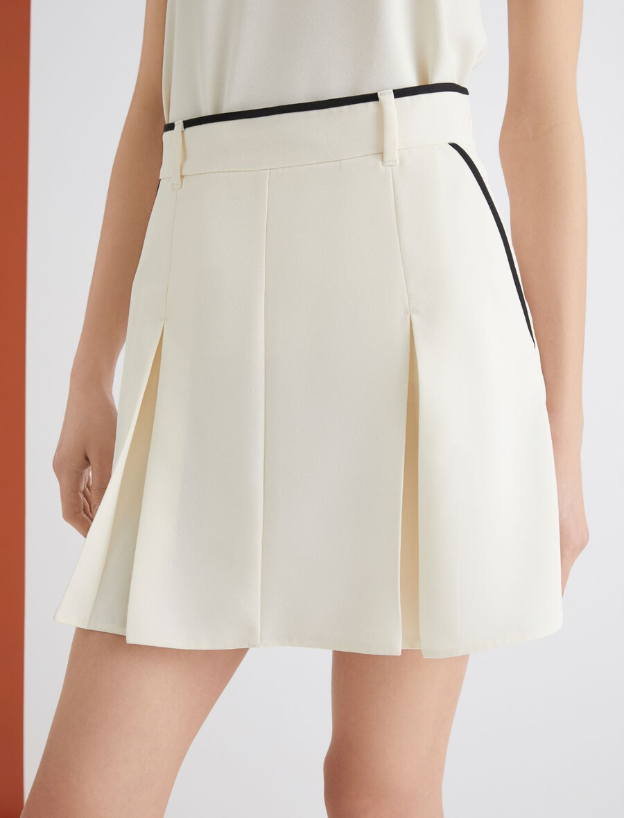 kort plisserad kjol - wool white