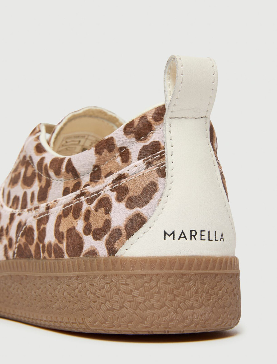 sneakers med djurtryck och ponnyhår - beige shaded