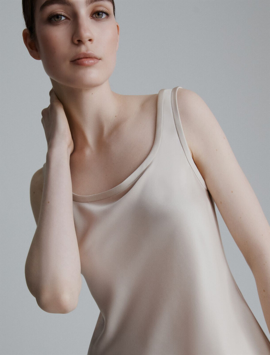 Ärmlös satin topp - crÈme