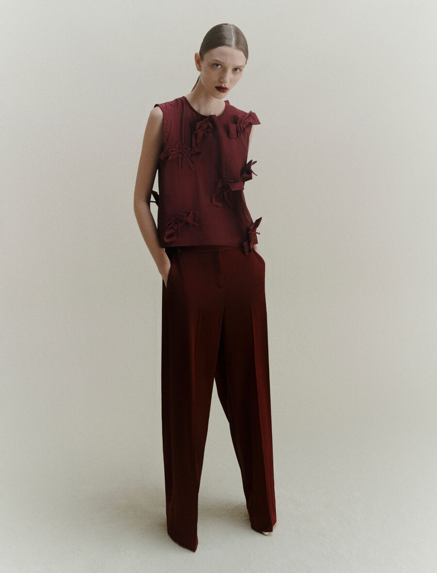 blus med rosettdetalj - bordeaux